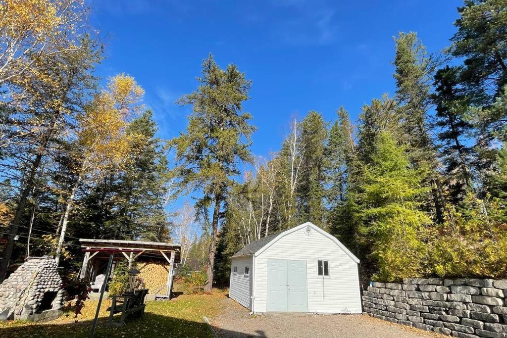 Le Chalet Bleu, Aux Pieds Des Monts-Valin Saint-David-de-Falardeau 外观 照片